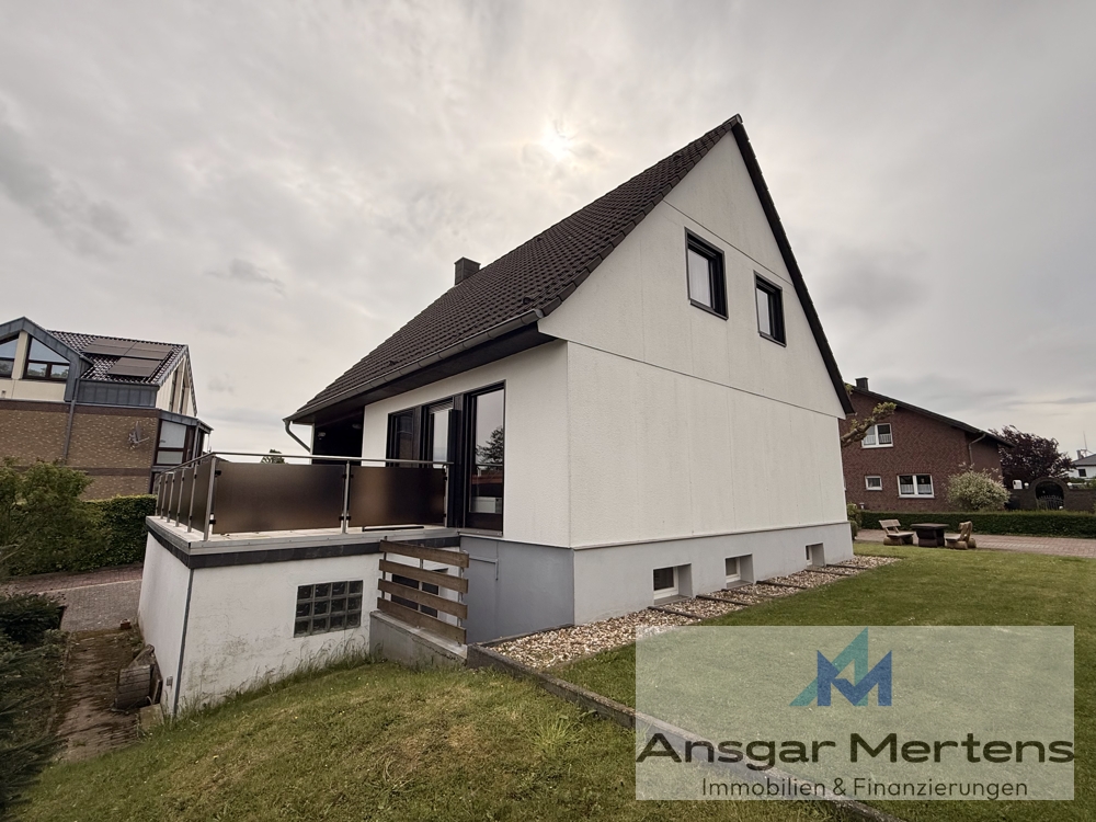 Haus- und Garagengartenansicht